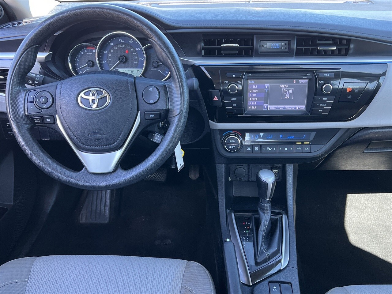 2016 Toyota Corolla L photo 2