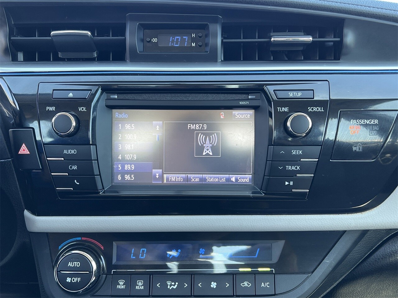 2016 Toyota Corolla L photo 4