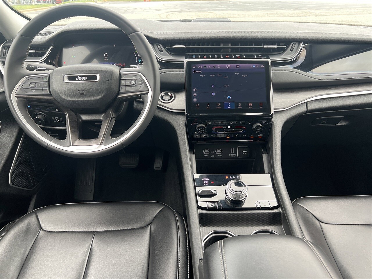 2023 Jeep Cherokee Base photo 2