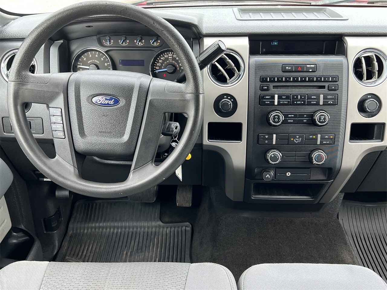 2011 Ford F-150 XLT photo 2