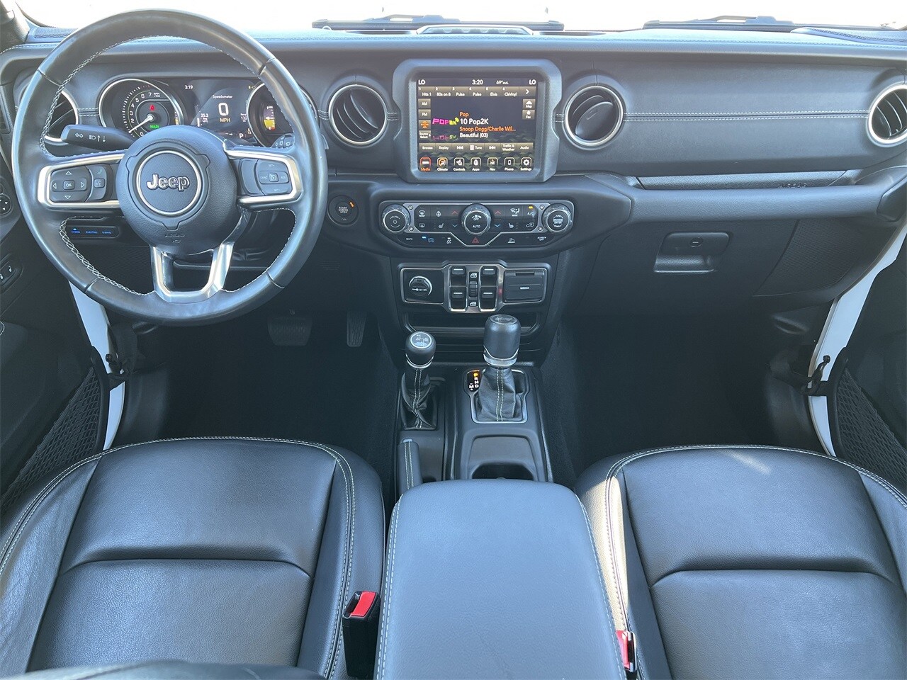 2022 Jeep Wrangler Unlimited 4xe Sahara photo 2