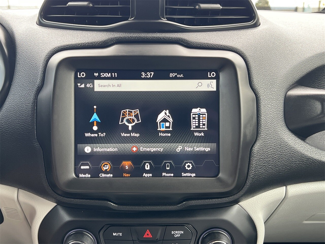 2022 Jeep Renegade Latitude photo 3