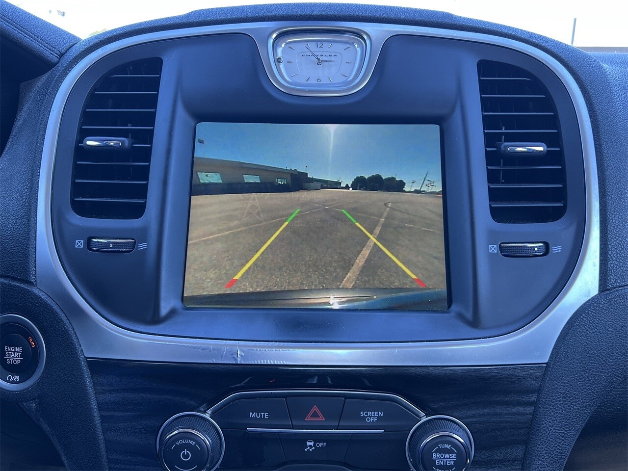 2020 Chrysler 300 Touring photo 3