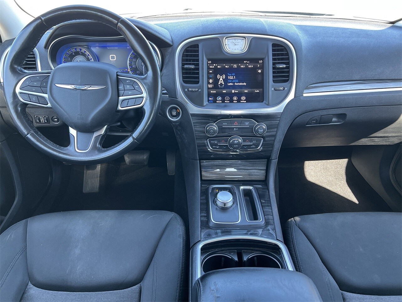2020 Chrysler 300 Touring photo 2