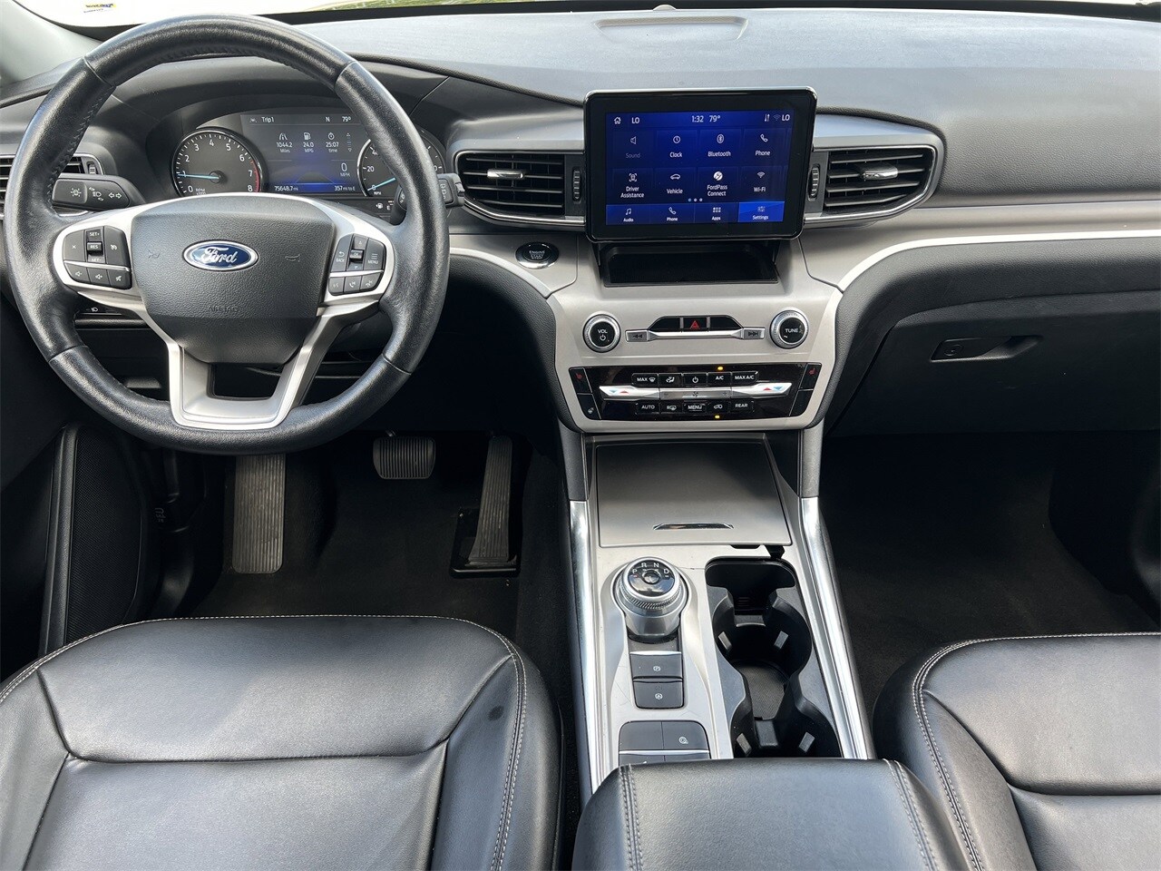 2023 Ford Explorer XLT photo 2
