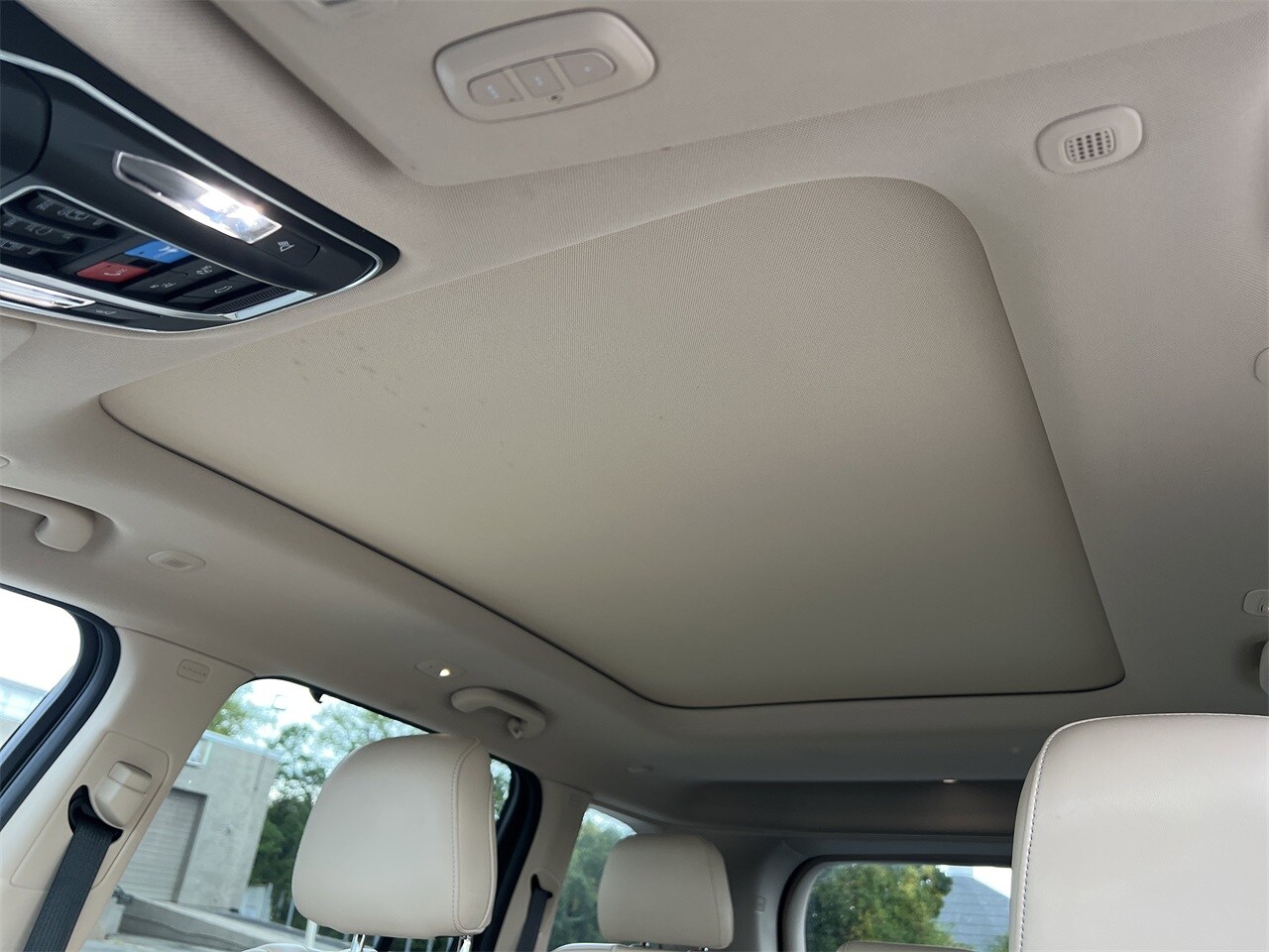 2022 Jeep Grand Cherokee Limited photo 2