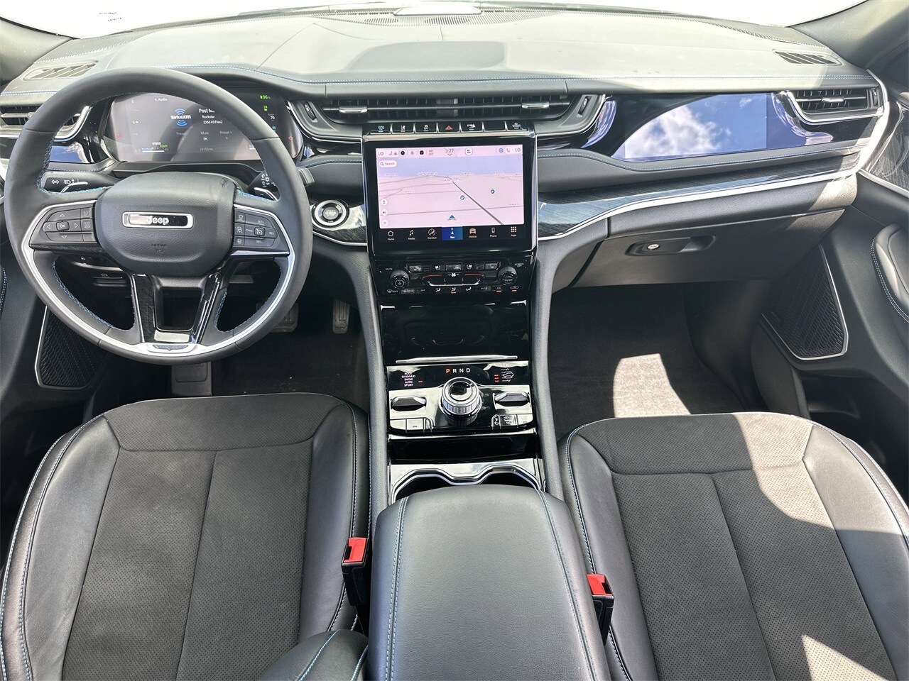 2022 Jeep Cherokee 4xe Trailhawk photo 2
