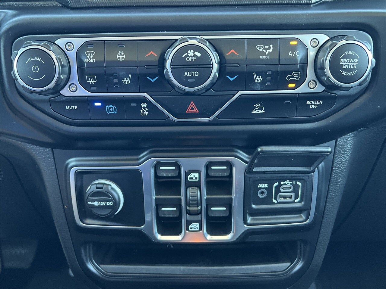 2023 Jeep Wrangler 4xe Sahara photo 4