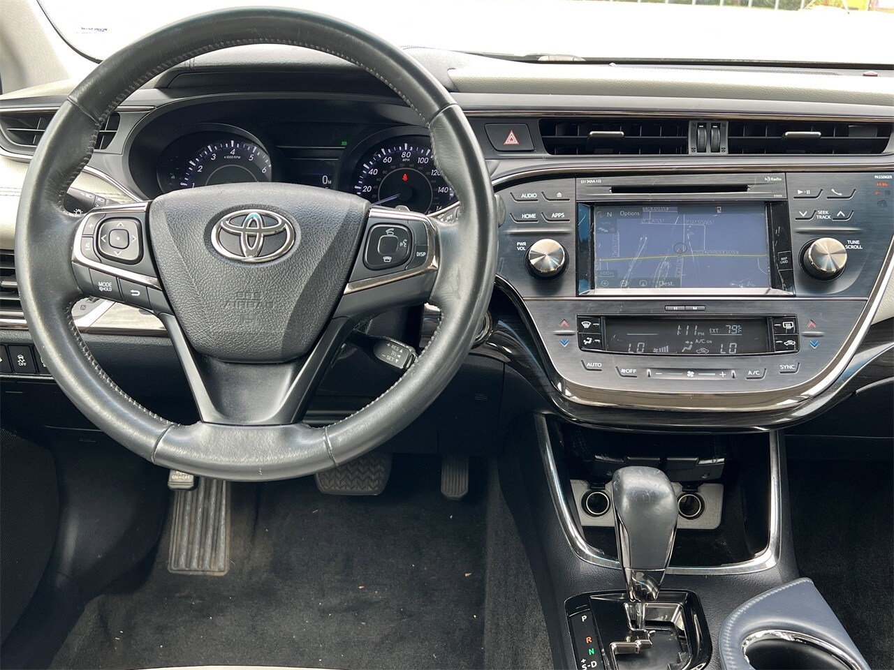 2015 Toyota Avalon XLE Touring photo 2