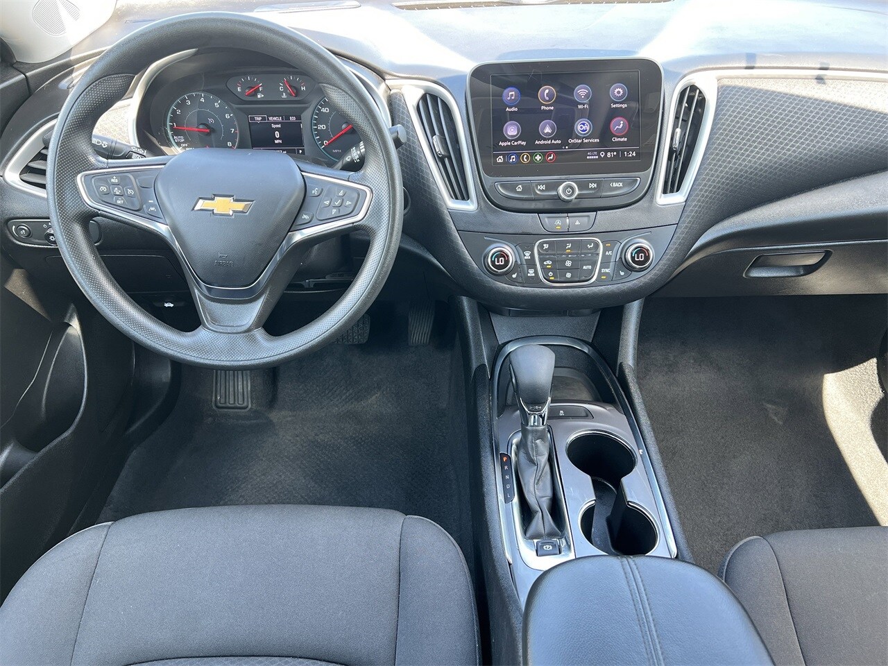2023 Chevrolet Malibu 1LT photo 2