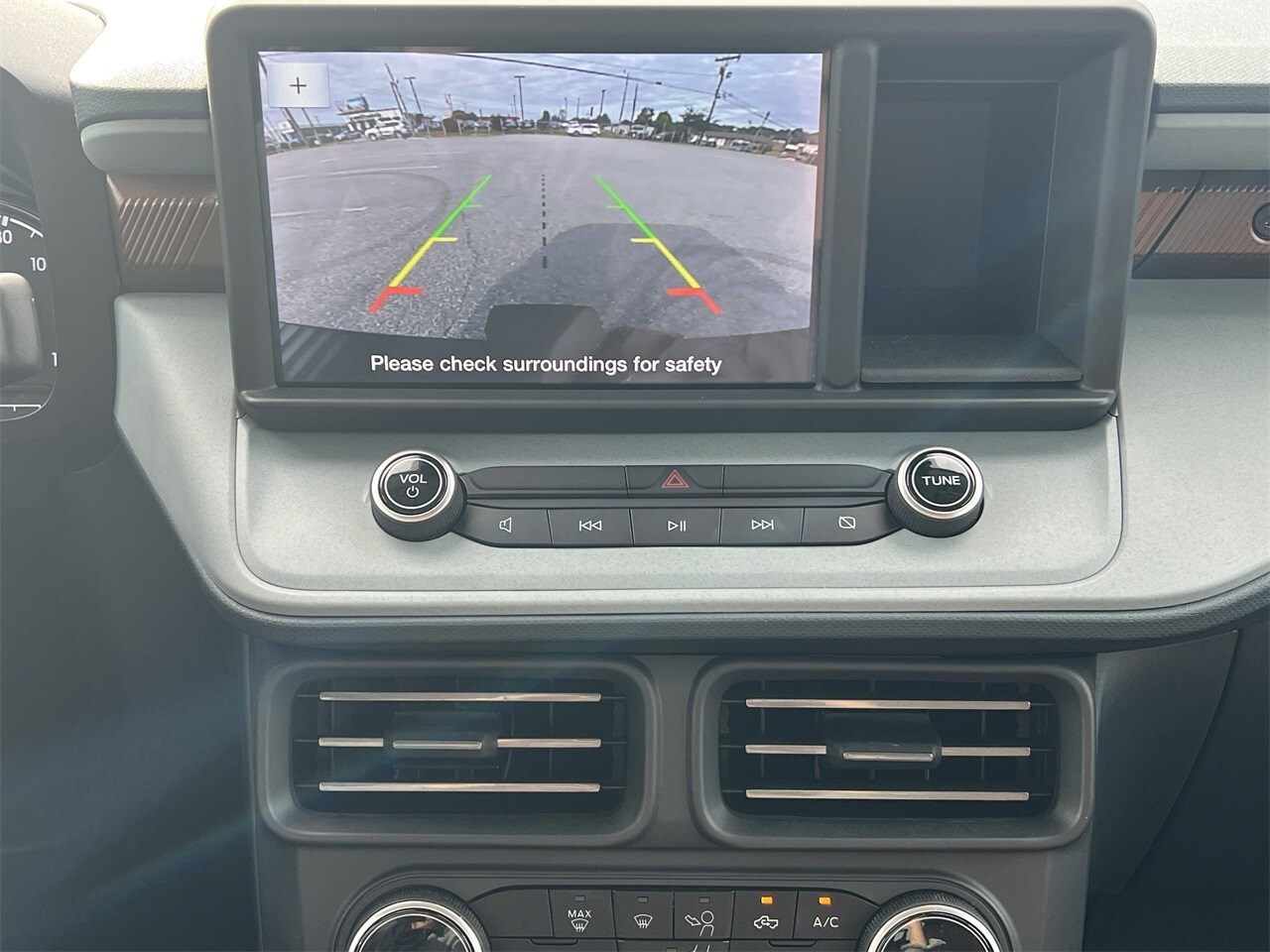 2023 Ford Maverick Lariat photo 3