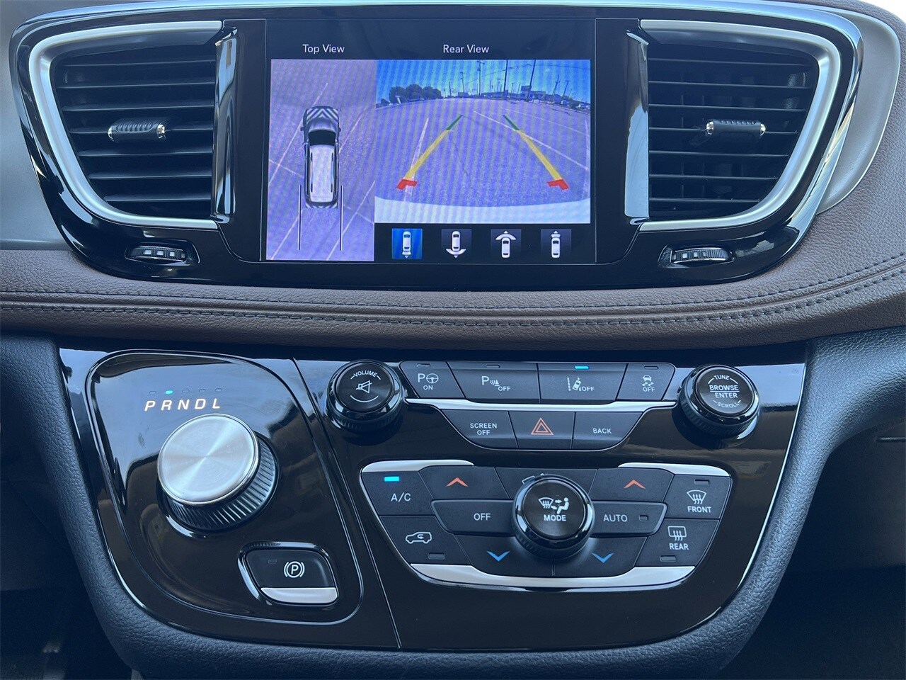 2017 Chrysler Pacifica Limited photo 4