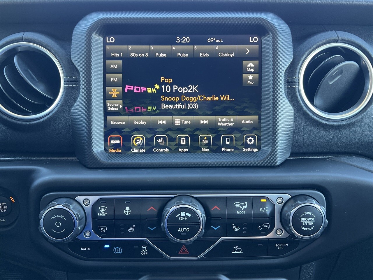 2022 Jeep Wrangler Unlimited 4xe Sahara photo 4