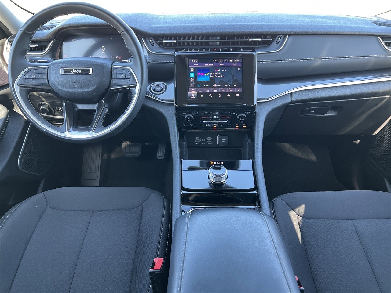 2022 Jeep Grand Cherokee Laredo photo 2