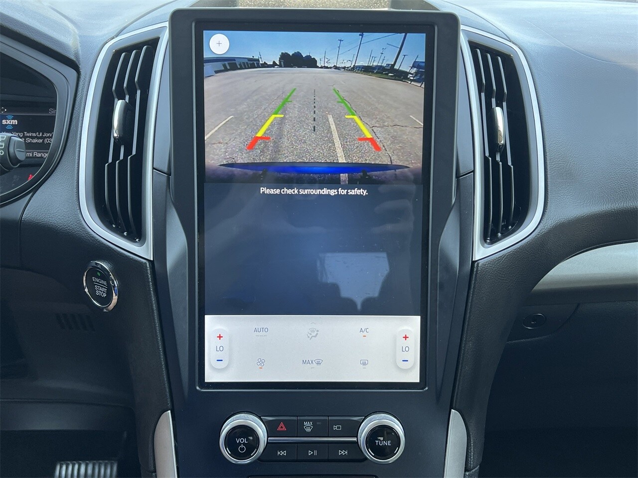 2022 Ford Edge SE photo 4