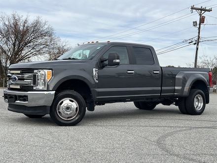 2017 Ford F-350 Truck Crew Cab