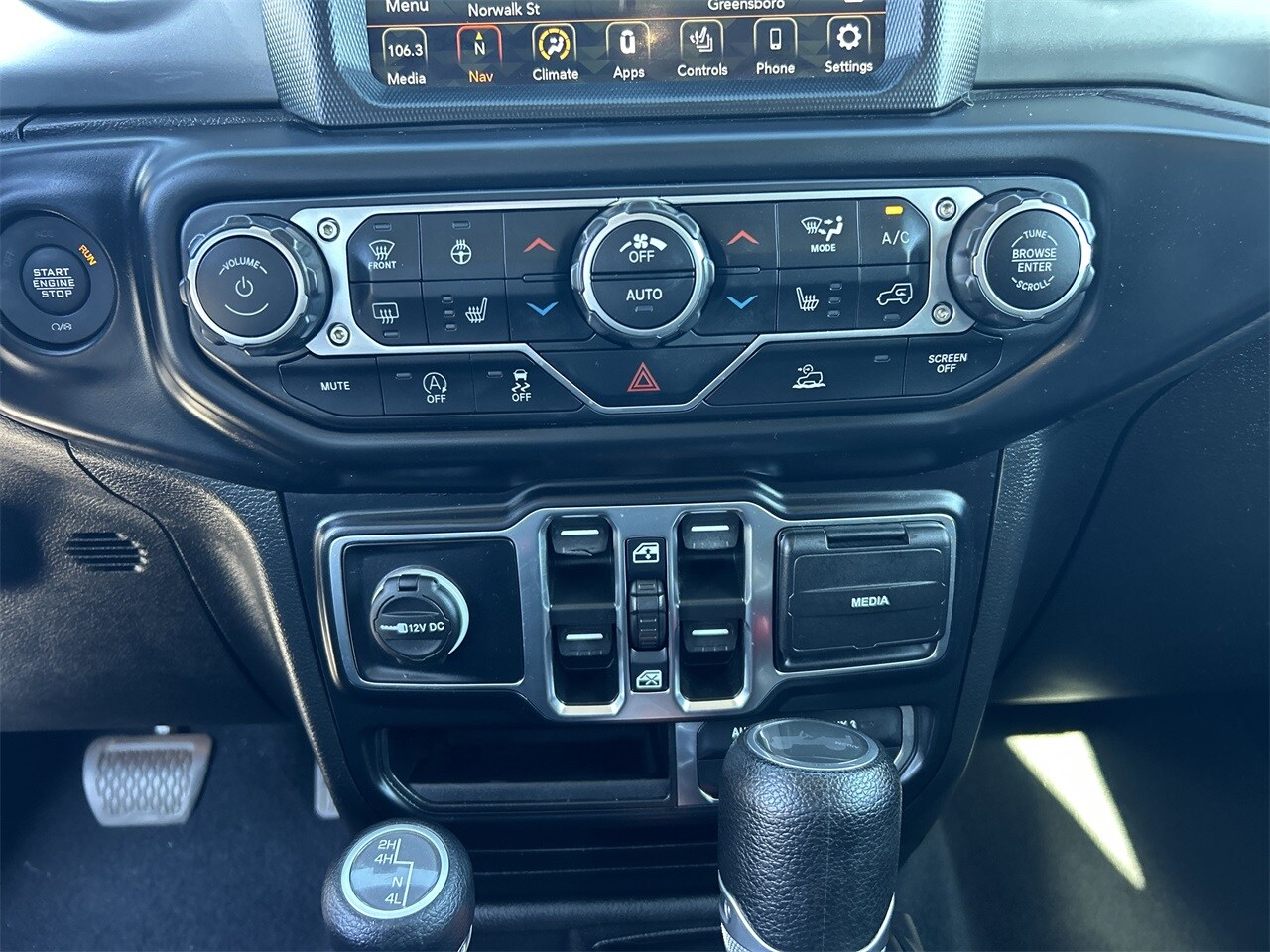 2022 Jeep Wrangler Unlimited Sahara photo 4