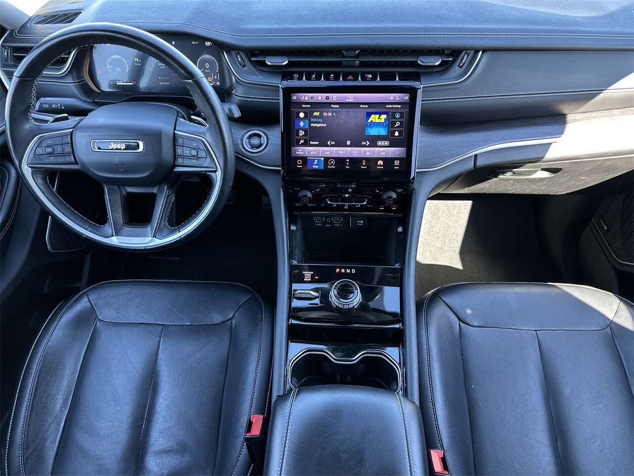 2022 Jeep Grand Cherokee Limited photo 2