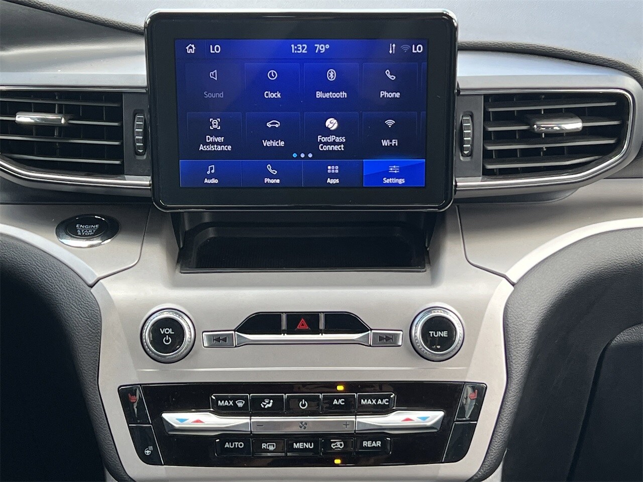 2023 Ford Explorer XLT photo 3