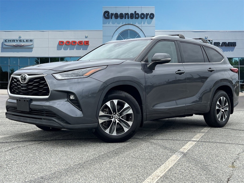 Used 2021 Toyota Highlander XLE SUV