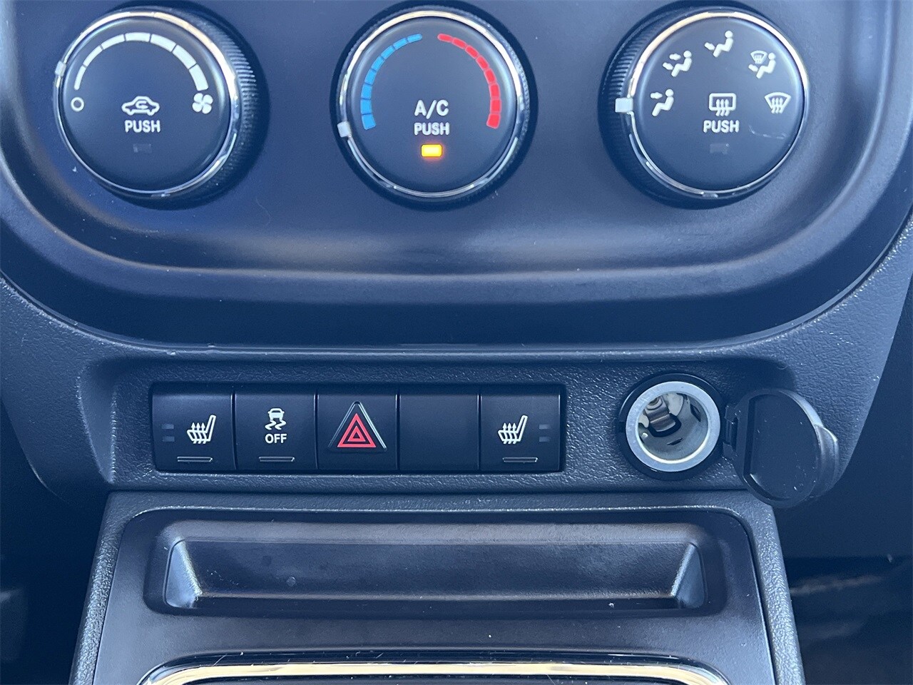 2015 Jeep Patriot Latitude photo 3