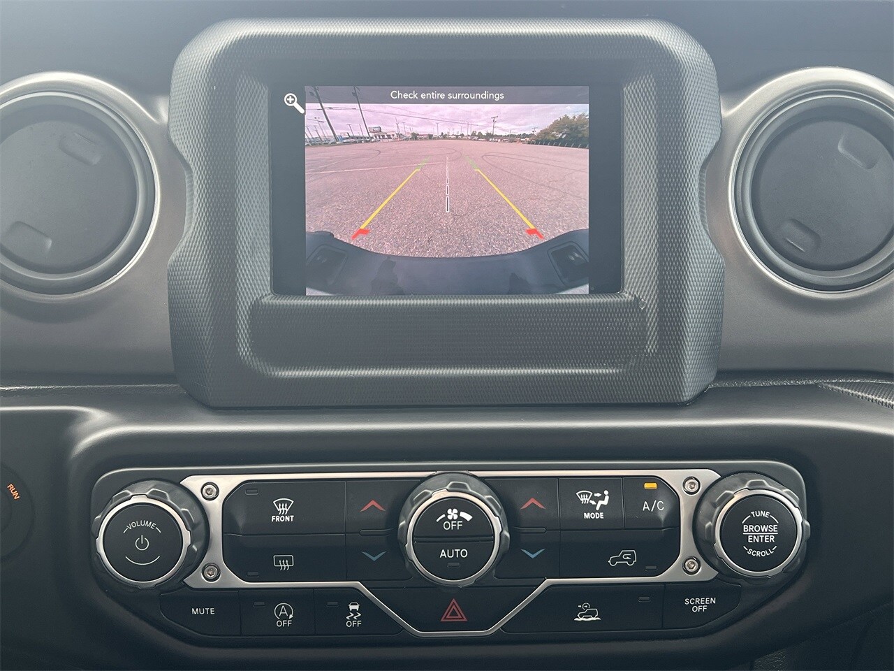 2022 Jeep Gladiator Sport photo 3