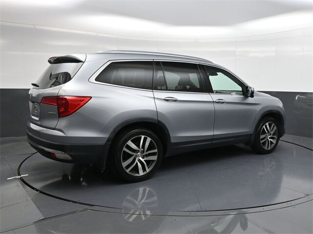 2016 Honda Pilot Touring photo 3