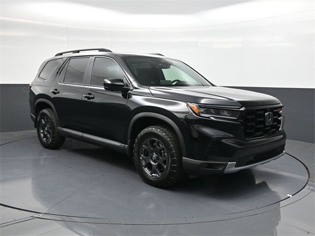 2025 Honda Pilot TrailSport photo 2