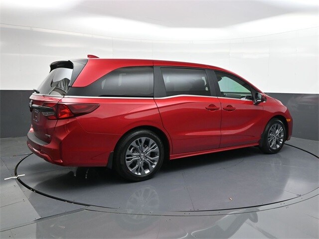 2026 Honda Odyssey Touring photo 3