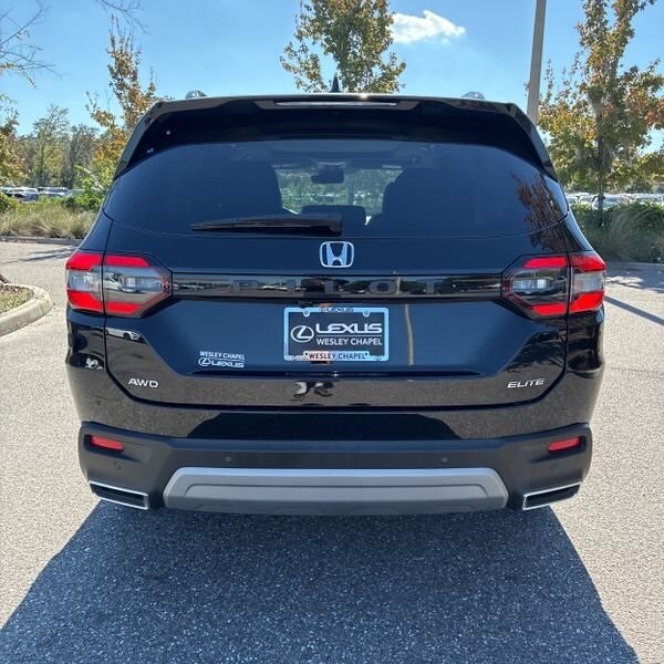 2023 Honda Pilot Elite photo 2