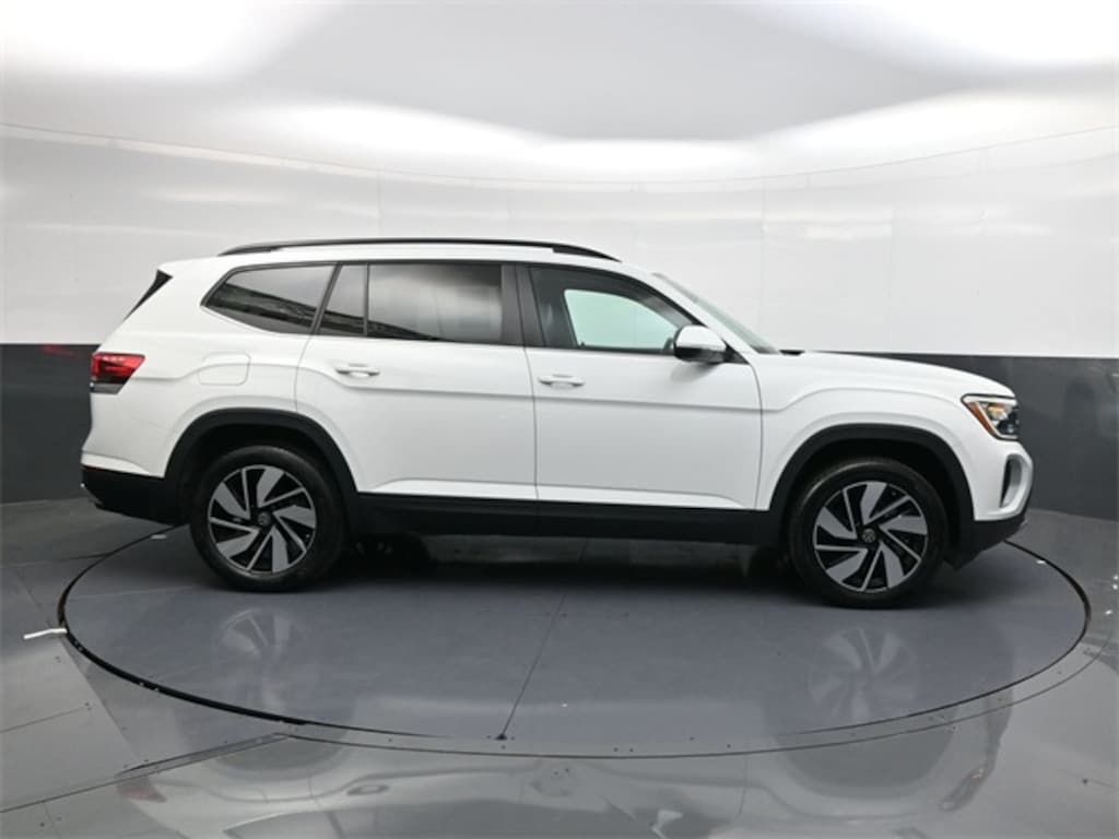 Used 2024 Volkswagen Atlas 2.0T SE w/Technology SUV