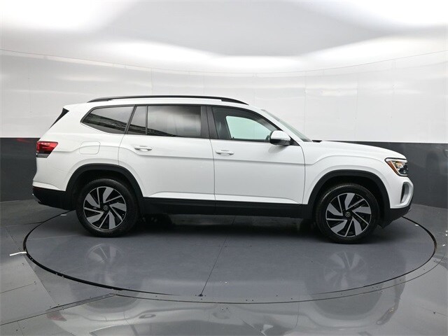 2024 Volkswagen Atlas SE Technology photo 2