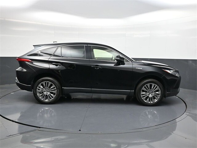 2021 Toyota Venza XLE photo 3