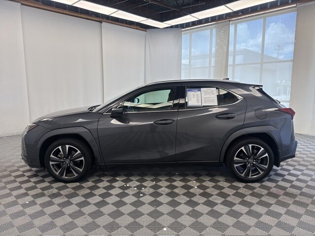 2024 Lexus UX 250h Premium photo 3