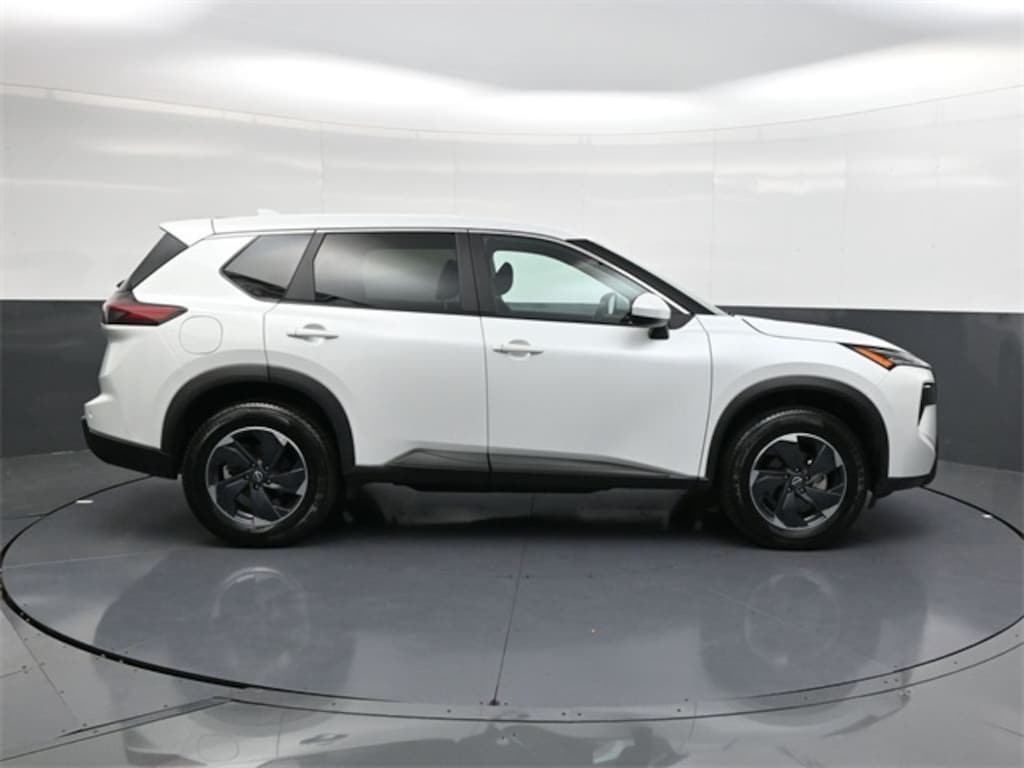 Used 2024 Nissan Rogue SV SUV