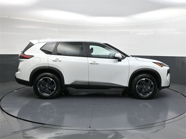 2024 Nissan Rogue SV photo 3