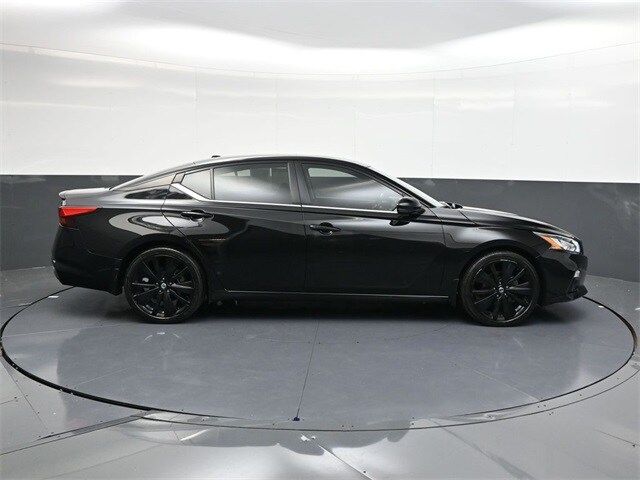 2022 Nissan Altima 2.5 SR photo 3
