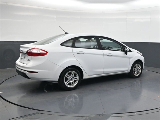 2017 Ford Fiesta SE photo 4
