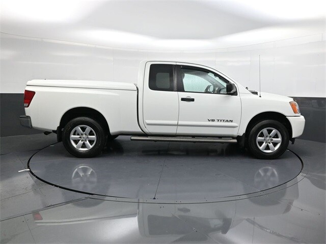 2014 Nissan Titan SV photo 2