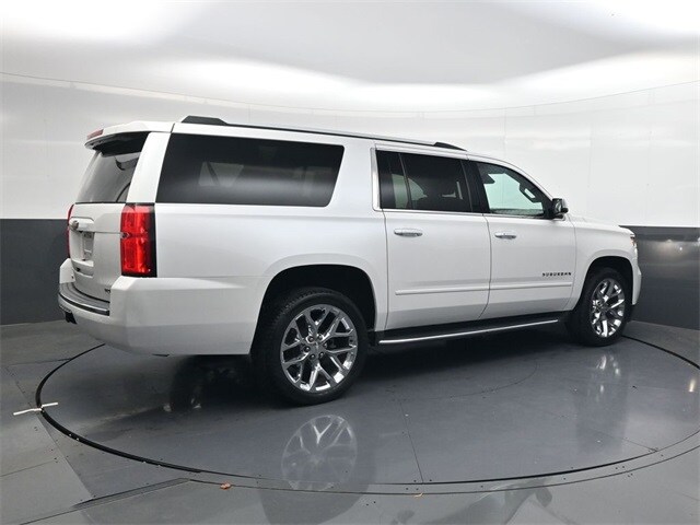 2019 Chevrolet Suburban Premier photo 3