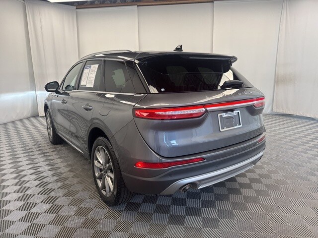 2022 Lincoln Corsair Standard photo 4