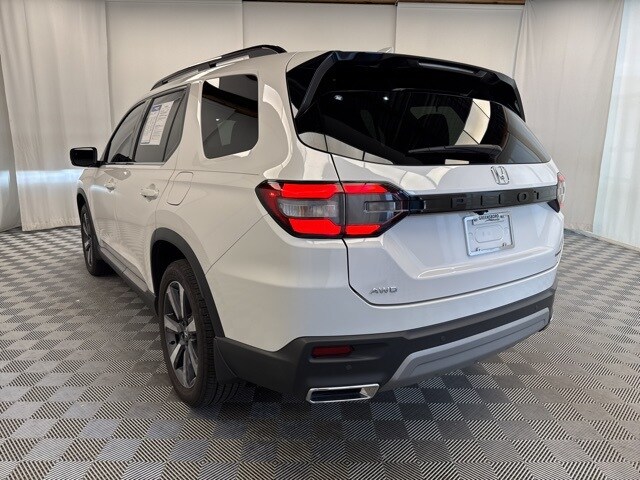2025 Honda Pilot Touring photo 2