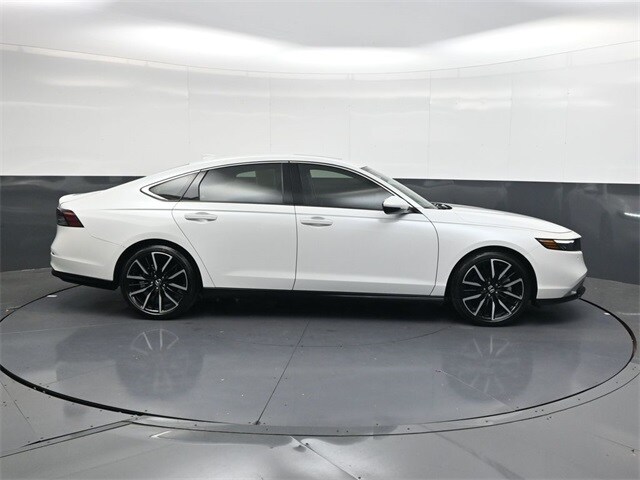 2023 Honda Accord Hybrid Touring photo 2