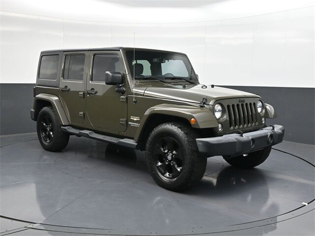 2015 Jeep Wrangler Unlimited Sahara photo 2