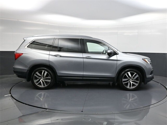 2016 Honda Pilot Touring photo 2