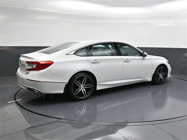2021 Honda Accord Touring 2.0T photo 3