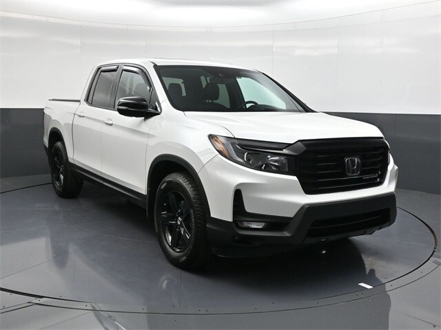 2021 Honda Ridgeline Black Edition photo 2