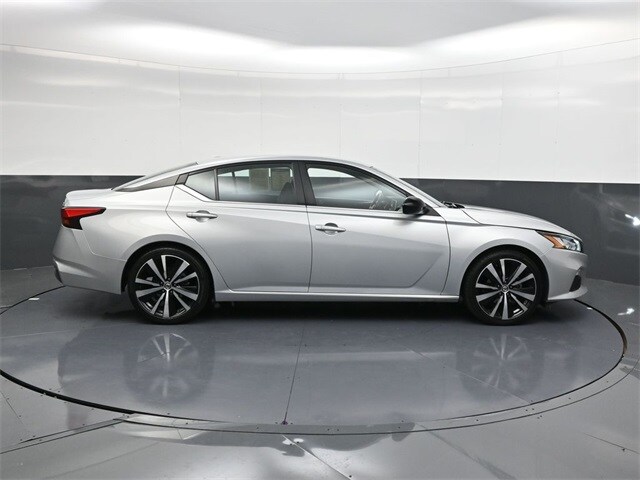 2022 Nissan Altima 2.5 SR photo 2