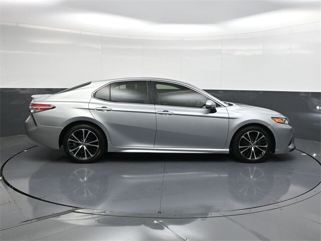 2018 Toyota Camry L photo 3