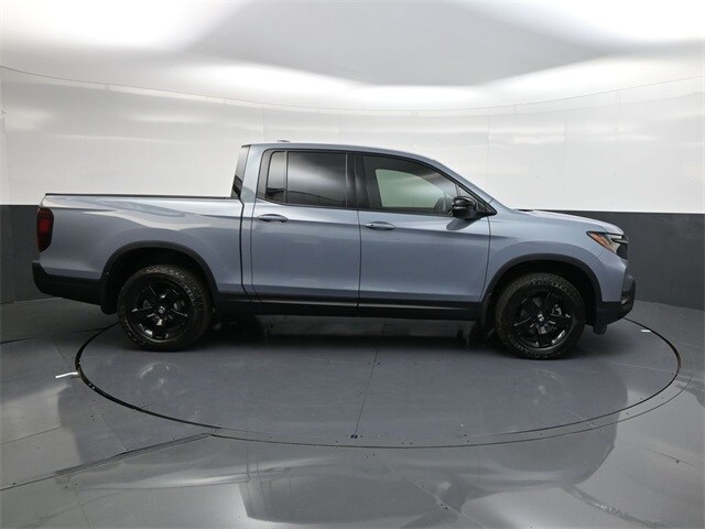 2026 Honda Ridgeline Black Edition photo 3